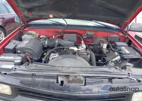 1998 Chevrolet Suburban 1500 from USA, damaged, VIN 1GNEC16RXWJ344129